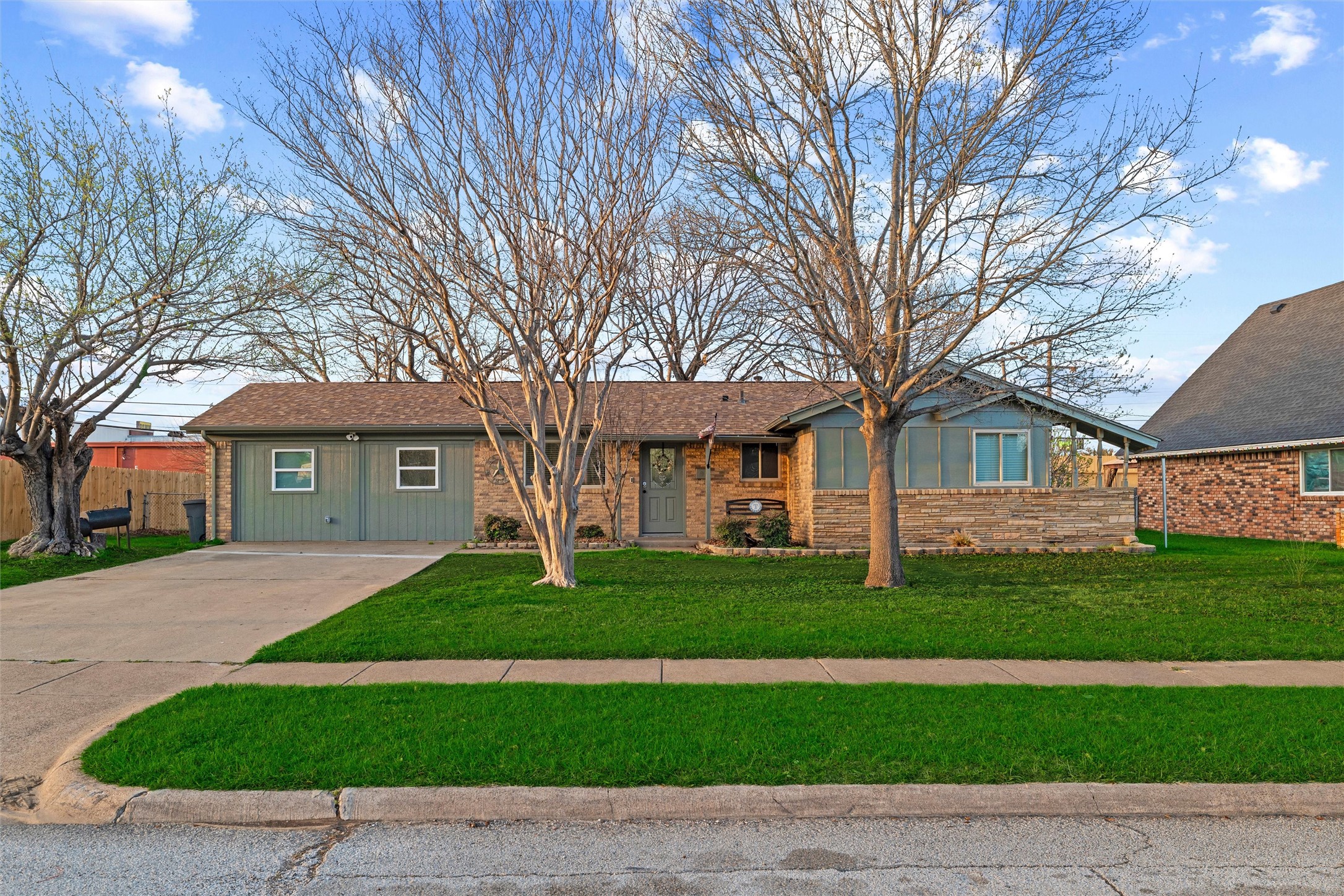 614 Greenbrook Lane Grand Prairie TX 75052