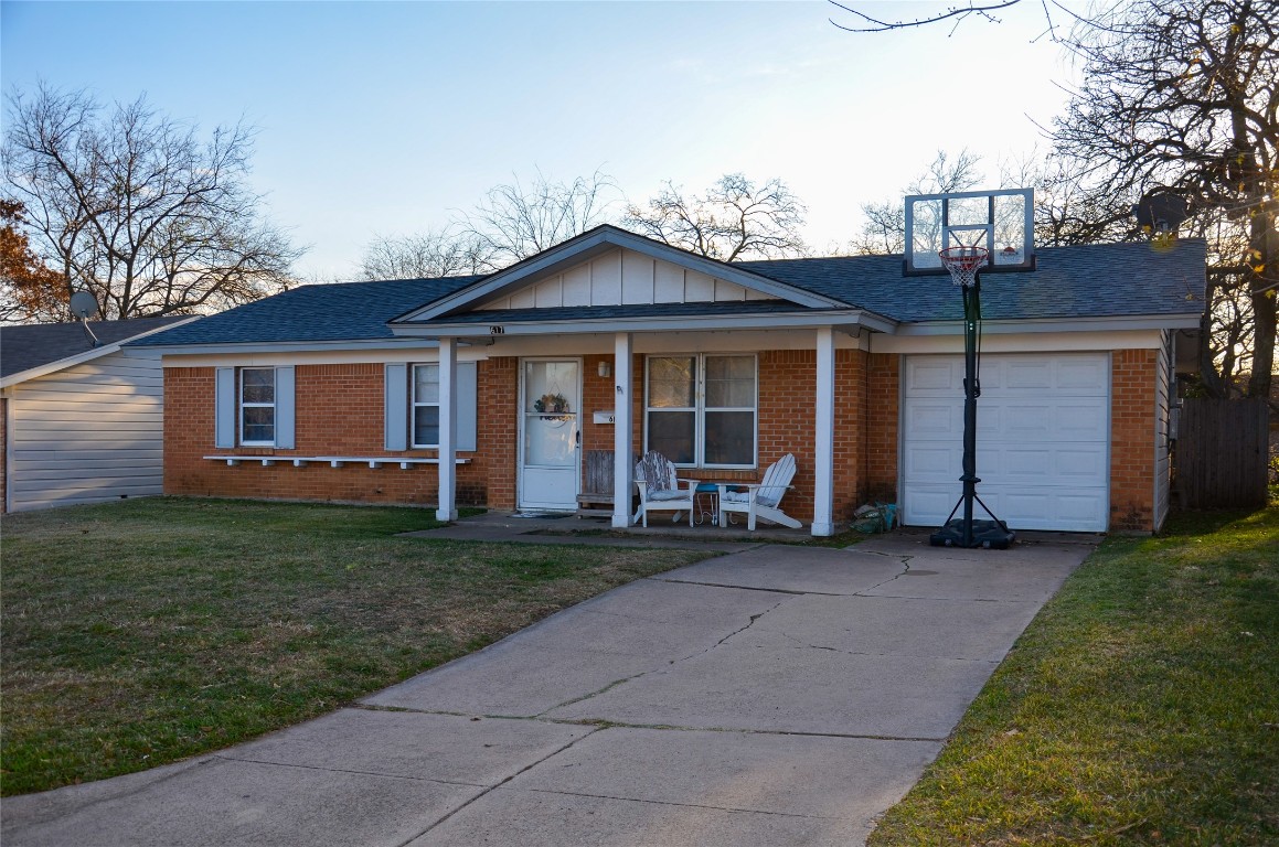 617 NW King Street Burleson TX 76028
