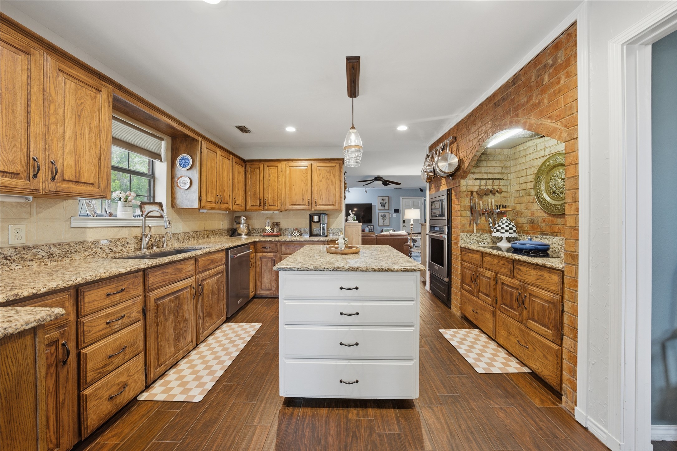 603 Country Club Circle Athens TX 75751