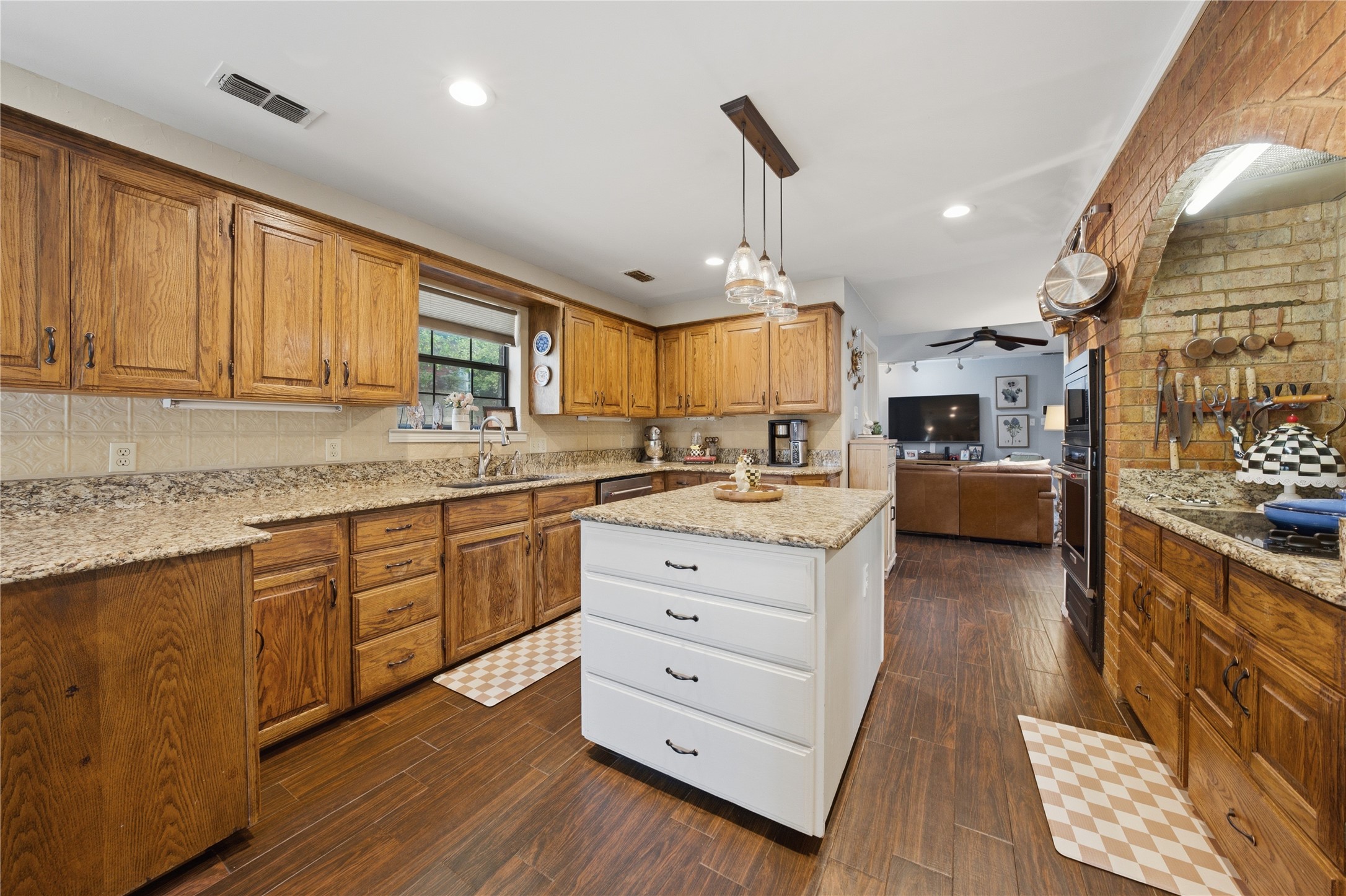 603 Country Club Circle Athens TX 75751