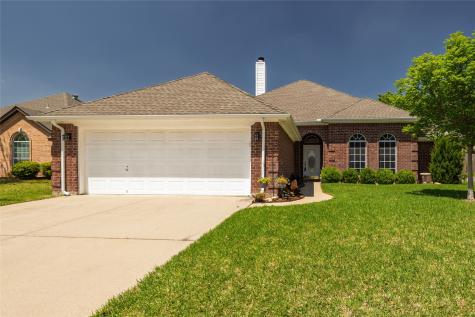 516 Hazelnut Court Saginaw TX 76179