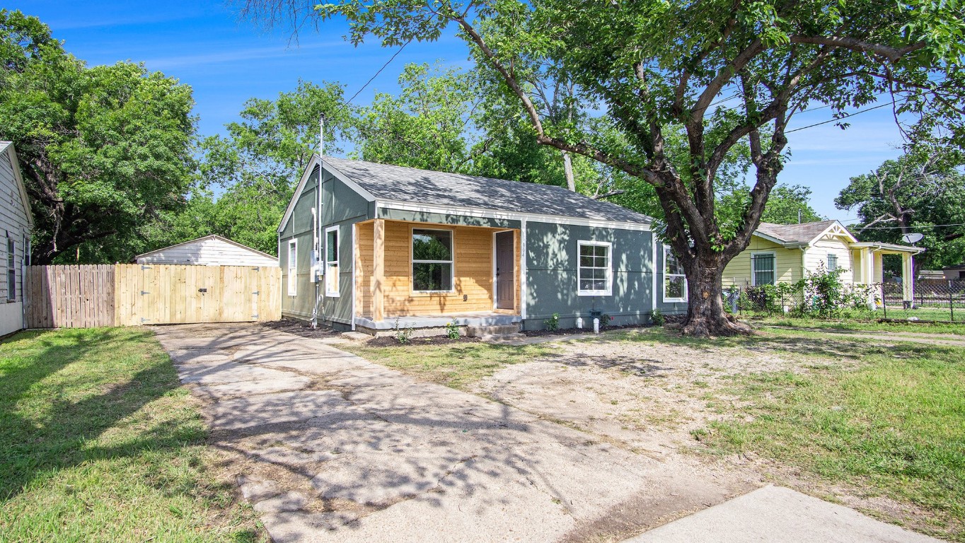904 S Hughes Avenue Fort Worth TX 76105