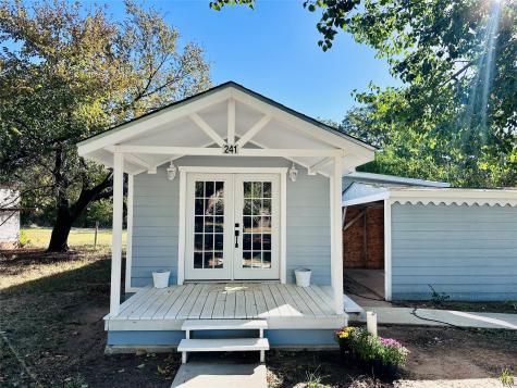 241 S Avenue D Cross Plains TX 76443