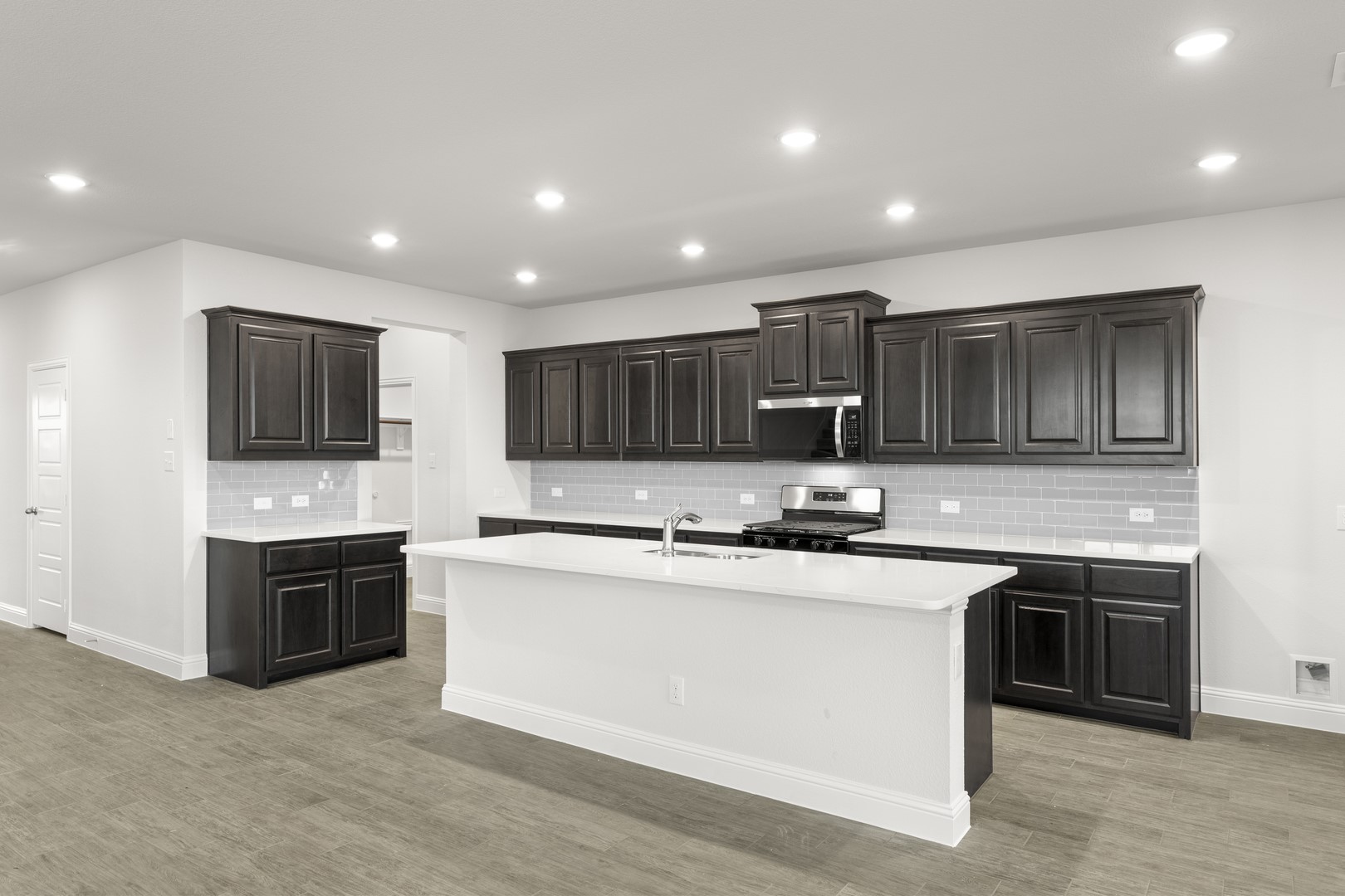 125 Meadow Road Balch Springs TX 75181