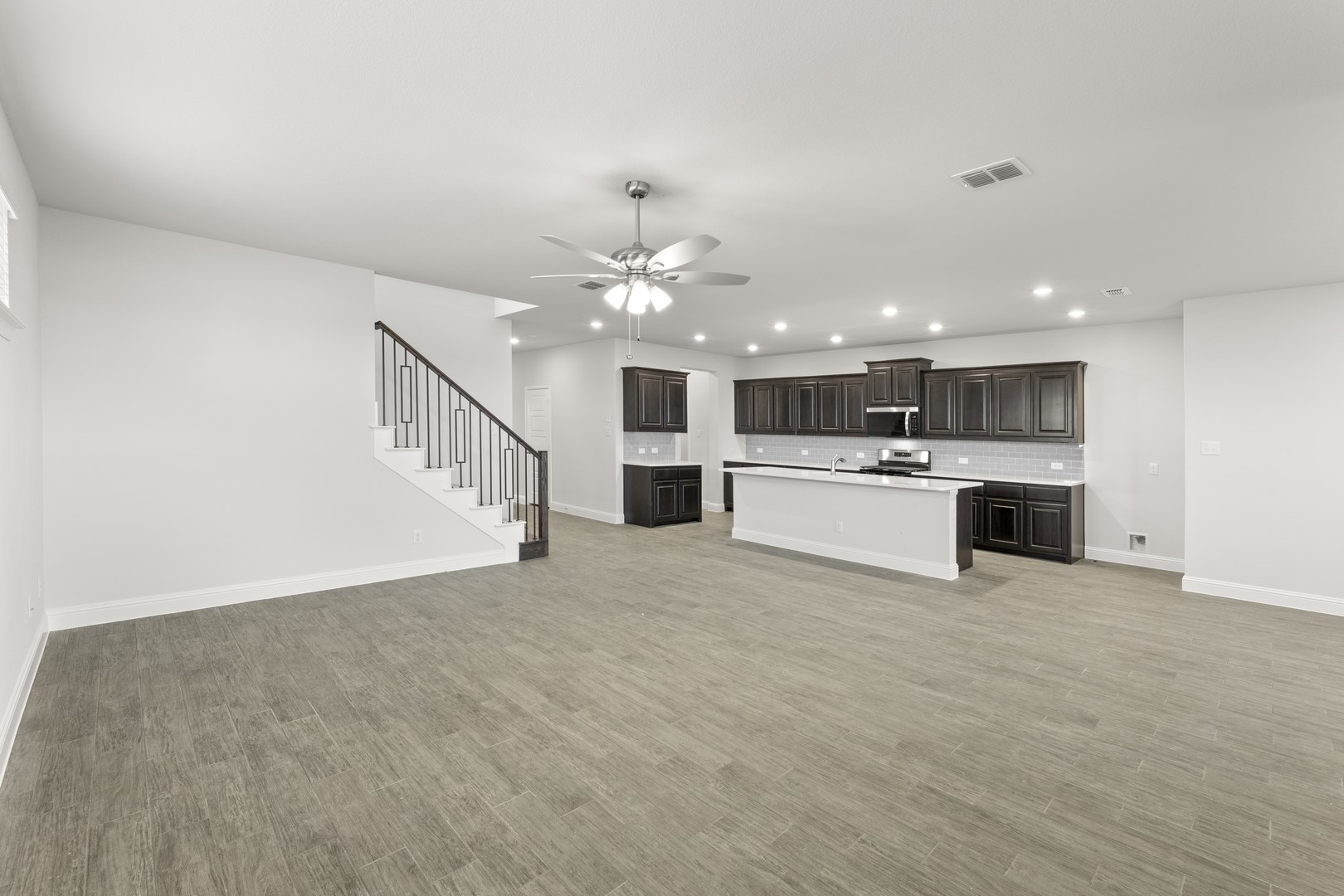 125 Meadow Road Balch Springs TX 75181
