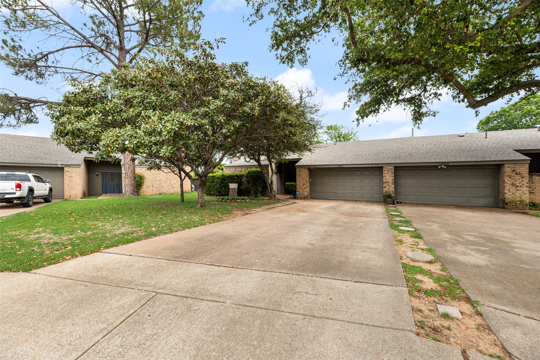 1801 Woodview Court Grand Prairie TX 75050