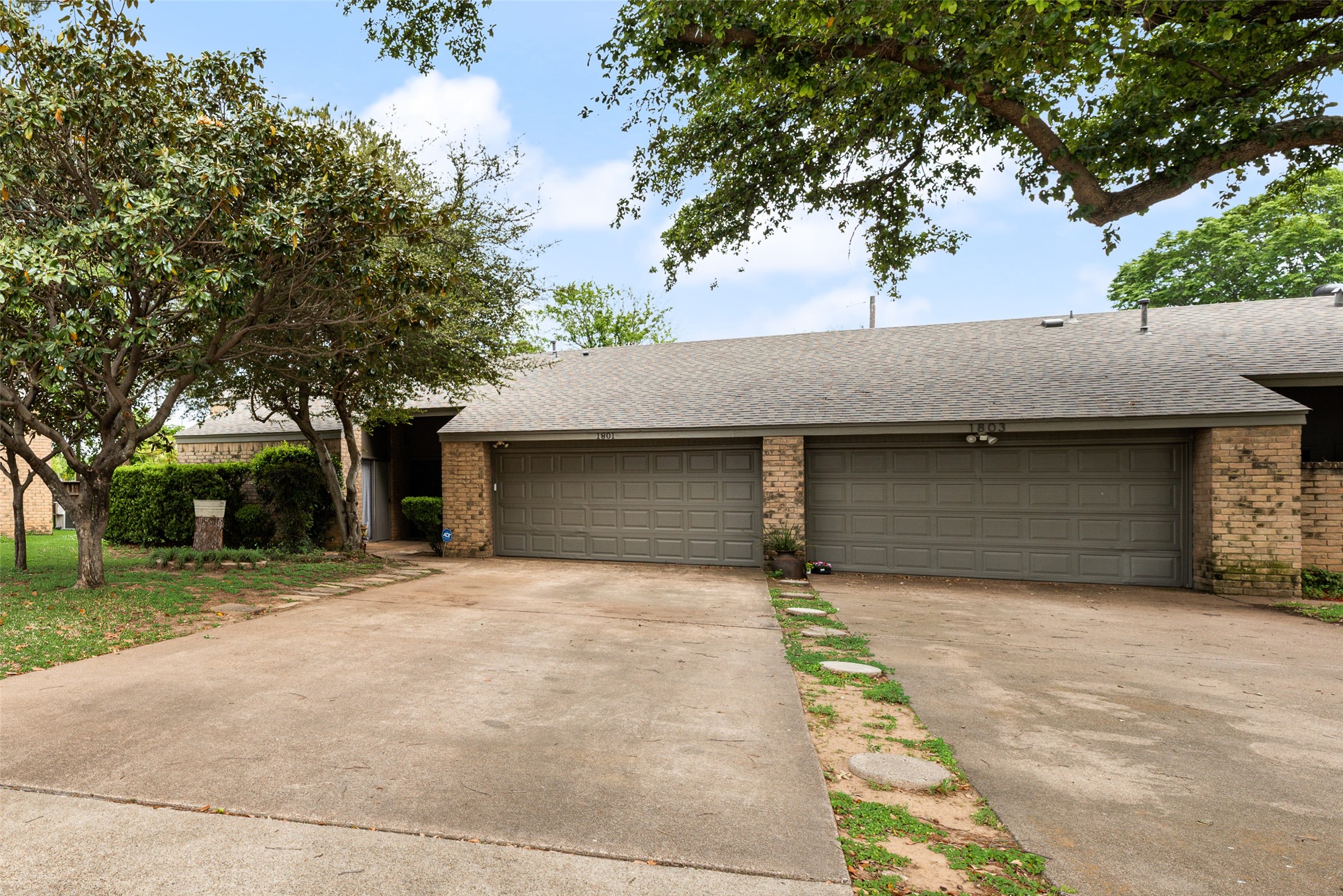 1801 Woodview Court Grand Prairie TX 75050