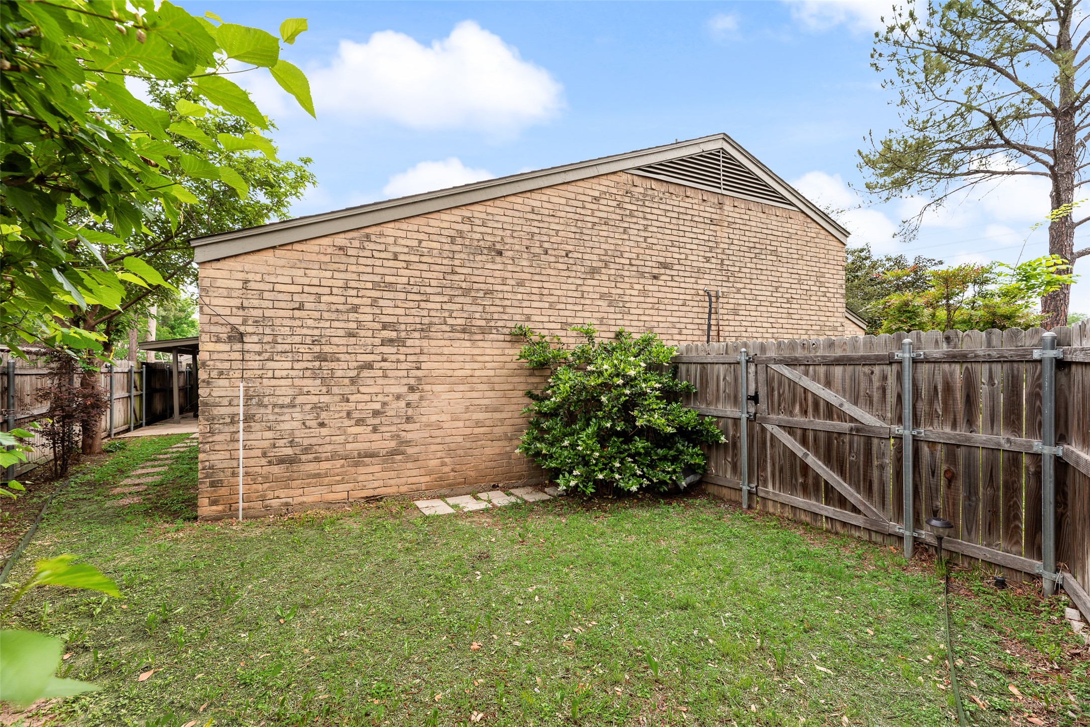 1801 Woodview Court Grand Prairie TX 75050