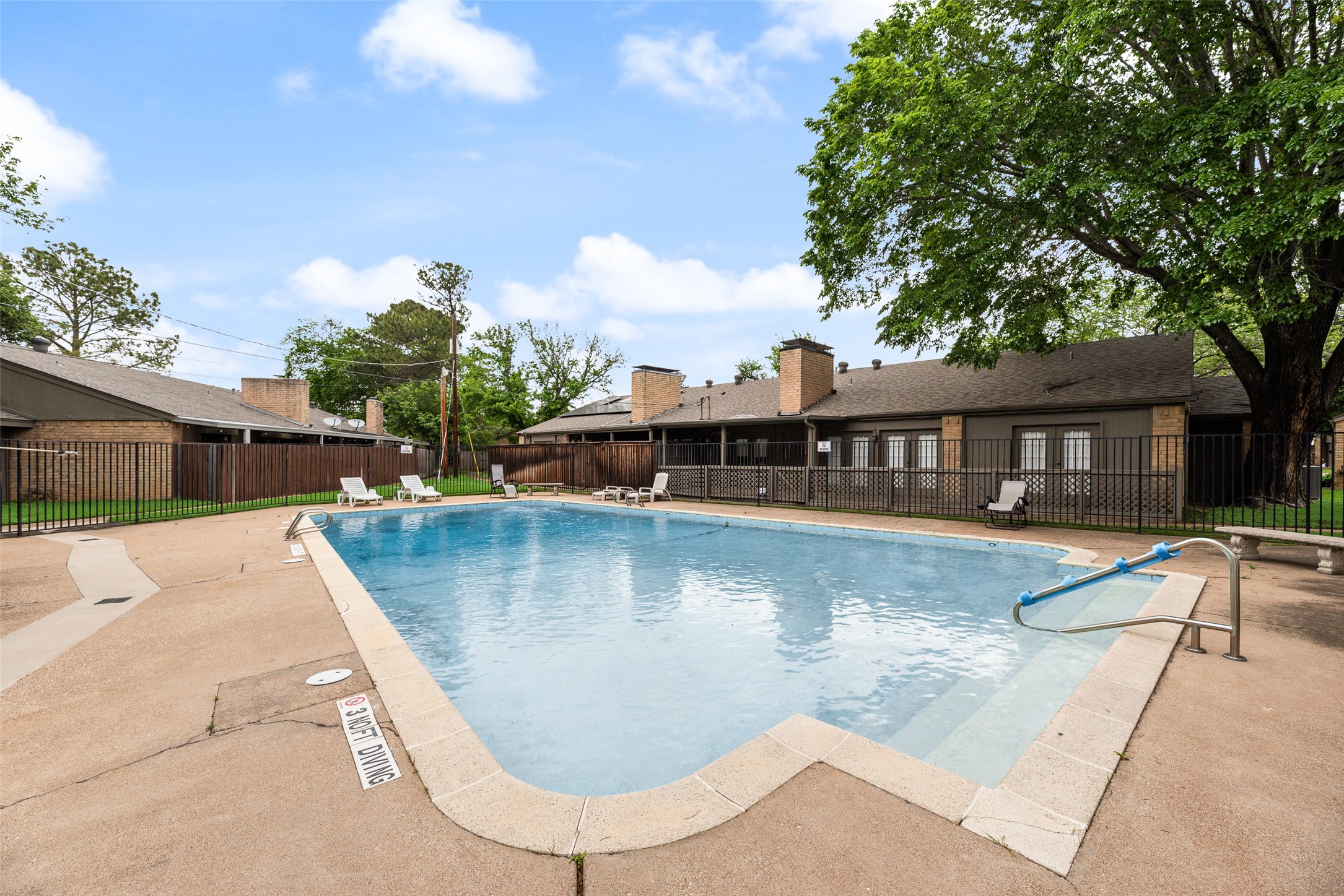 1801 Woodview Court Grand Prairie TX 75050