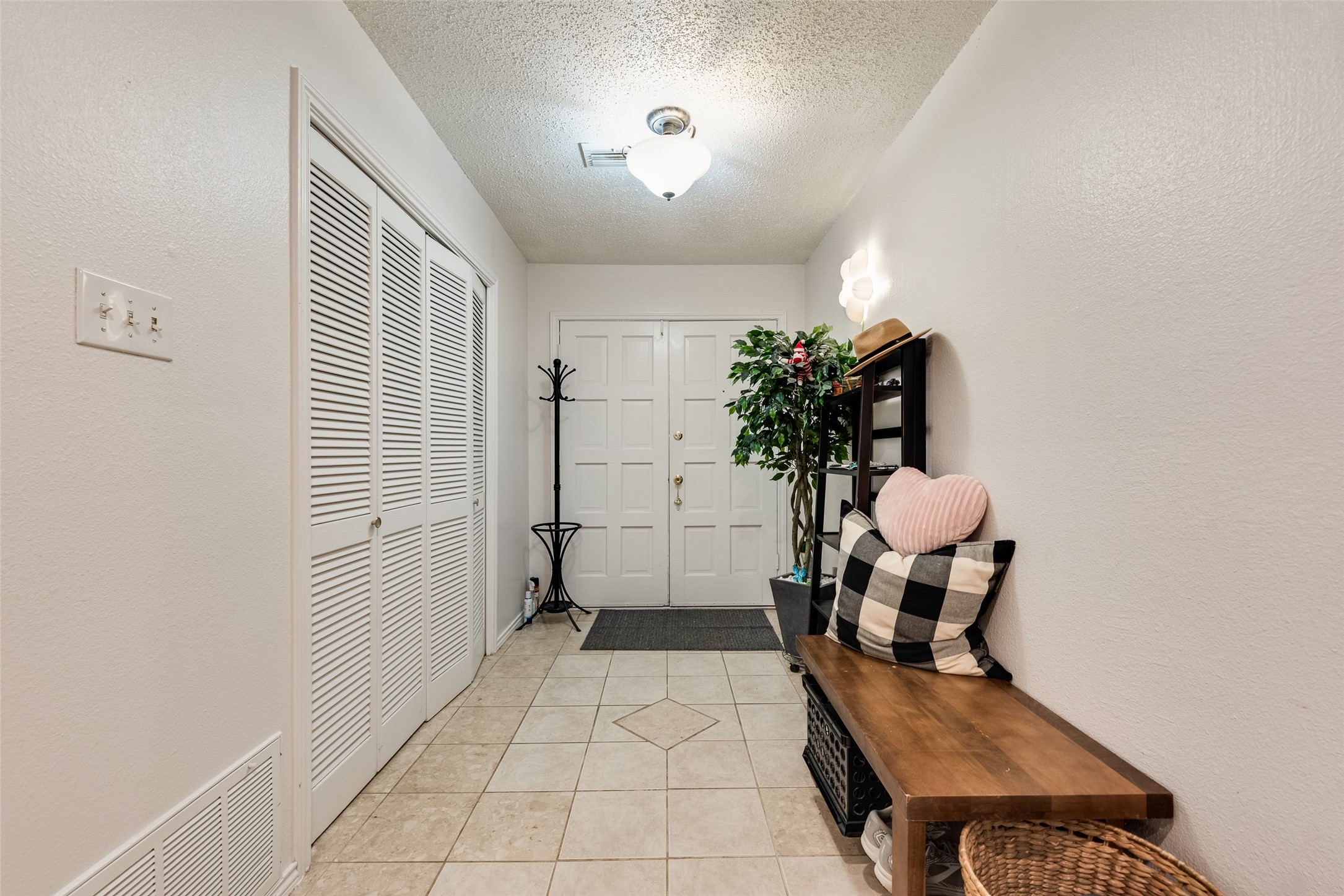 1801 Woodview Court Grand Prairie TX 75050