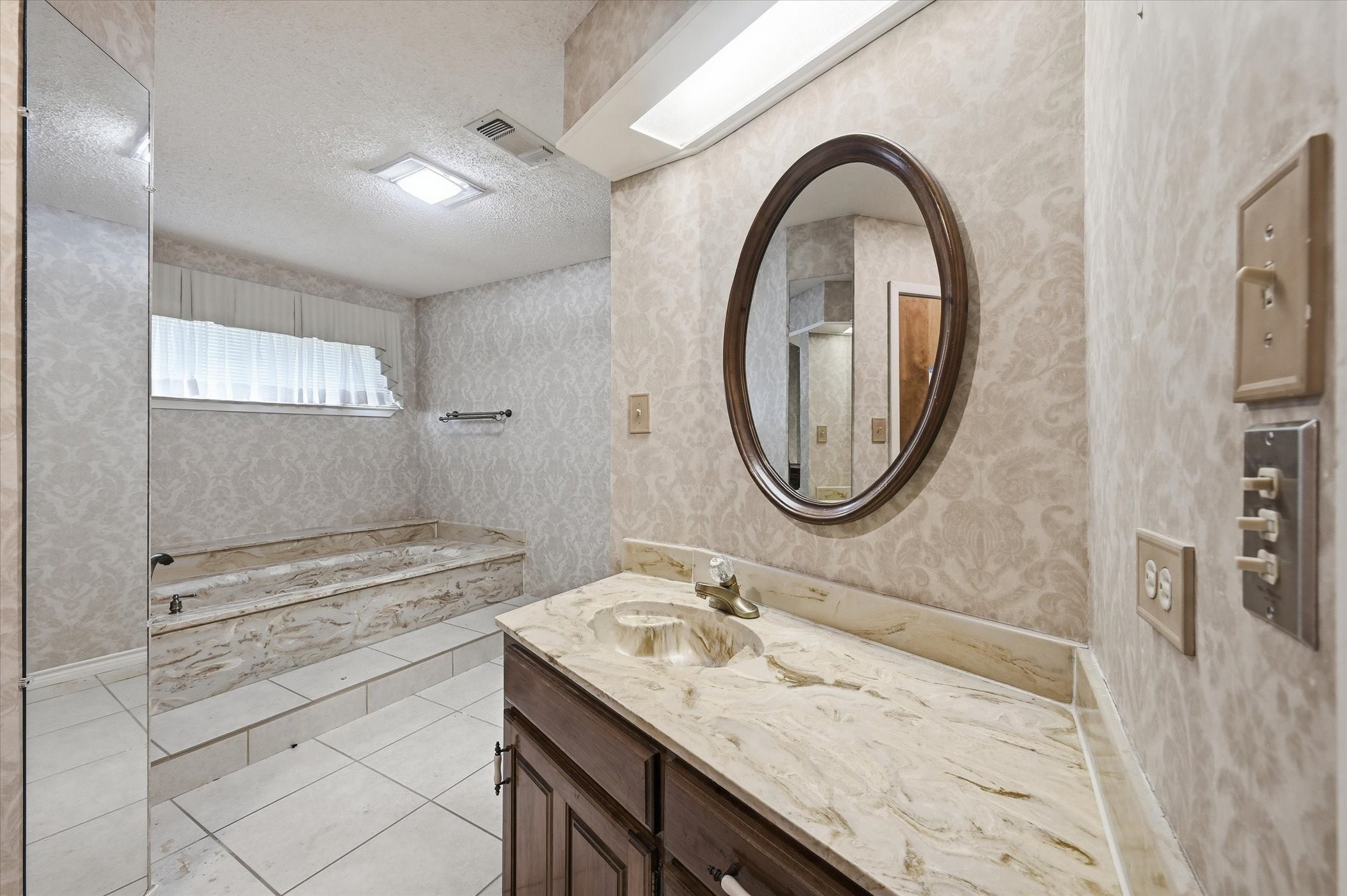 1509 Schumac Lane Bedford TX 76022