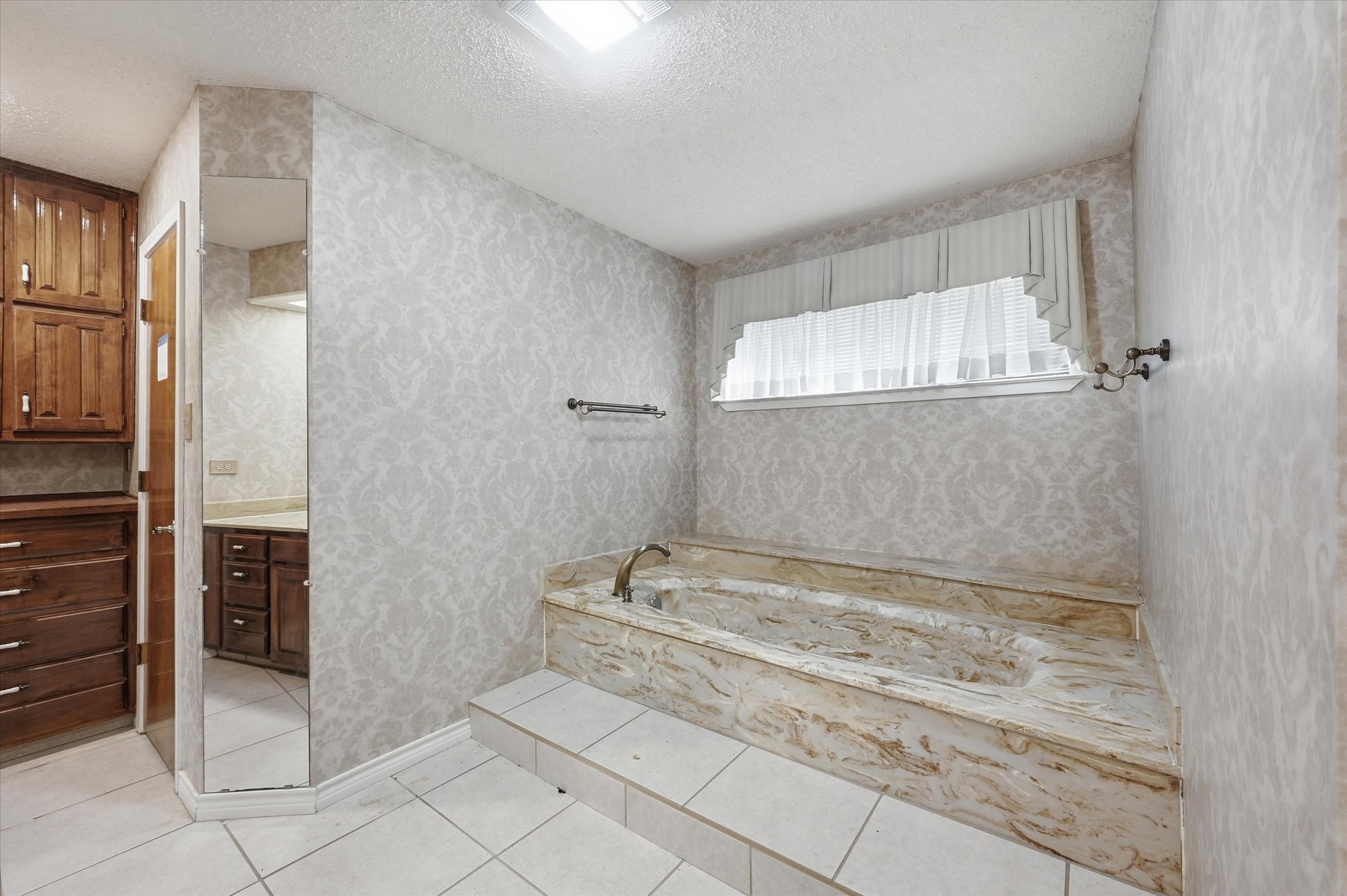 1509 Schumac Lane Bedford TX 76022