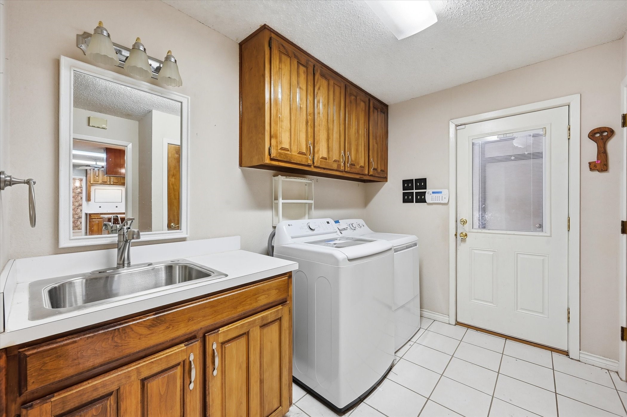 1509 Schumac Lane Bedford TX 76022