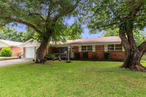 1008 Livingston Drive Hurst TX 76053