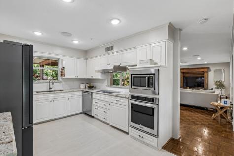 7519 Larchview Drive Dallas TX 75254