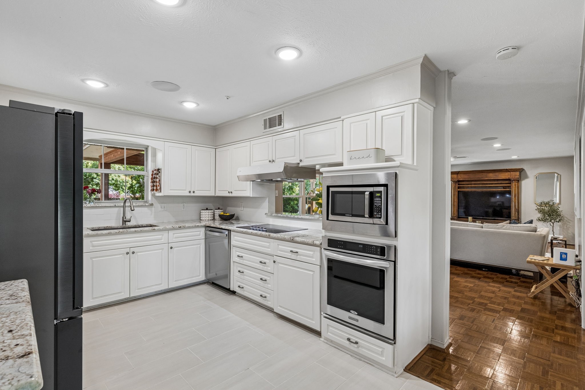 7519 Larchview Drive Dallas TX 75254