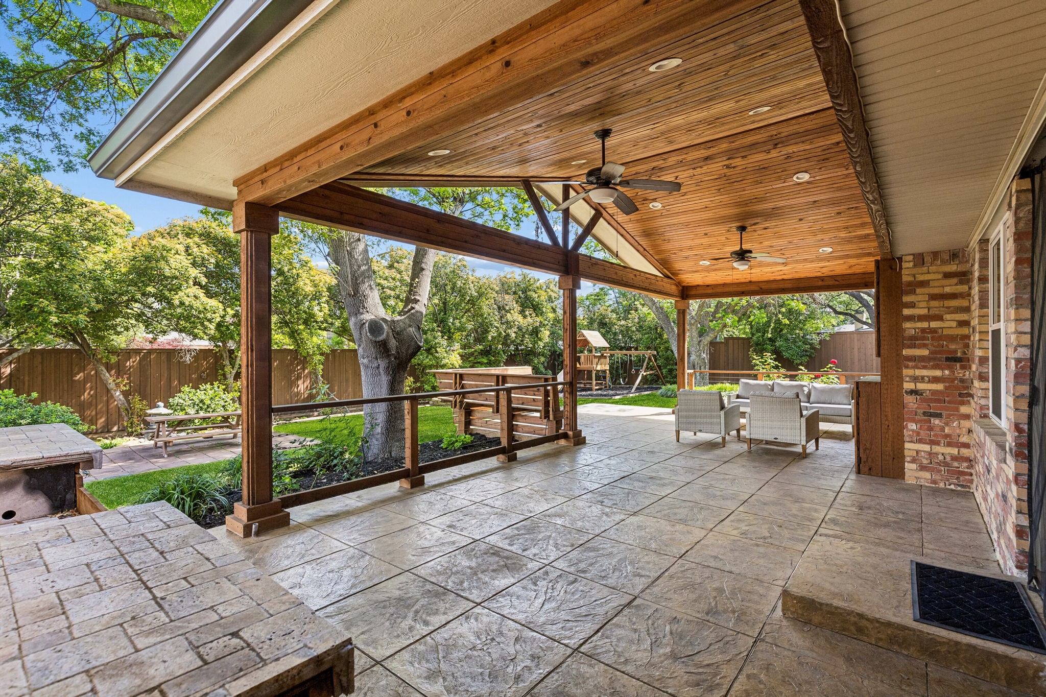 7519 Larchview Drive Dallas TX 75254