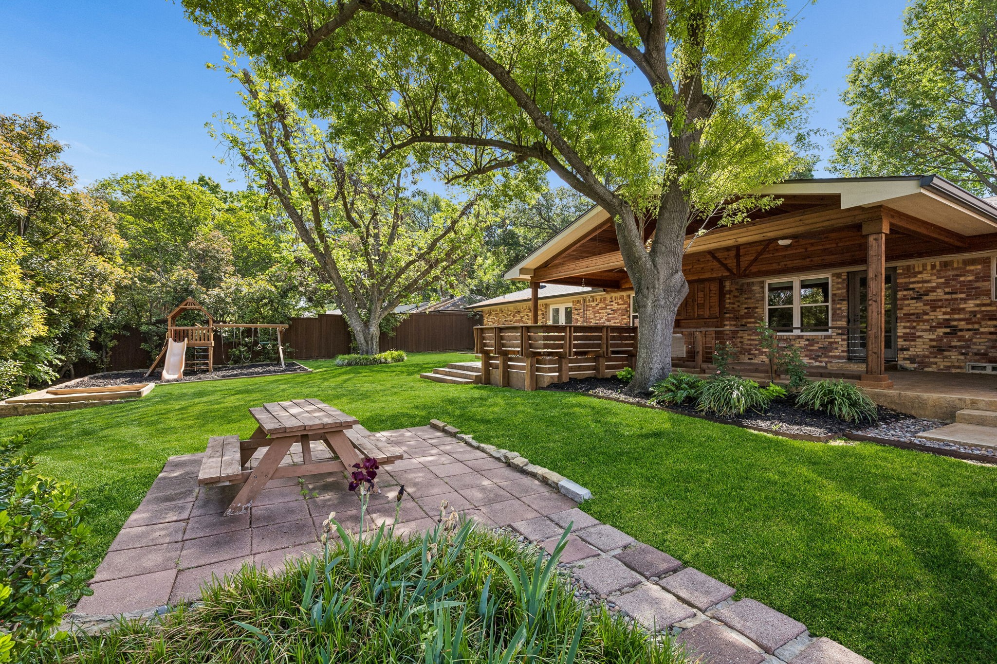 7519 Larchview Drive Dallas TX 75254