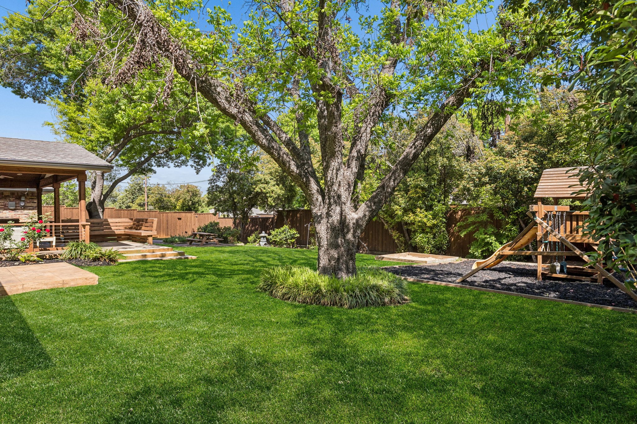 7519 Larchview Drive Dallas TX 75254