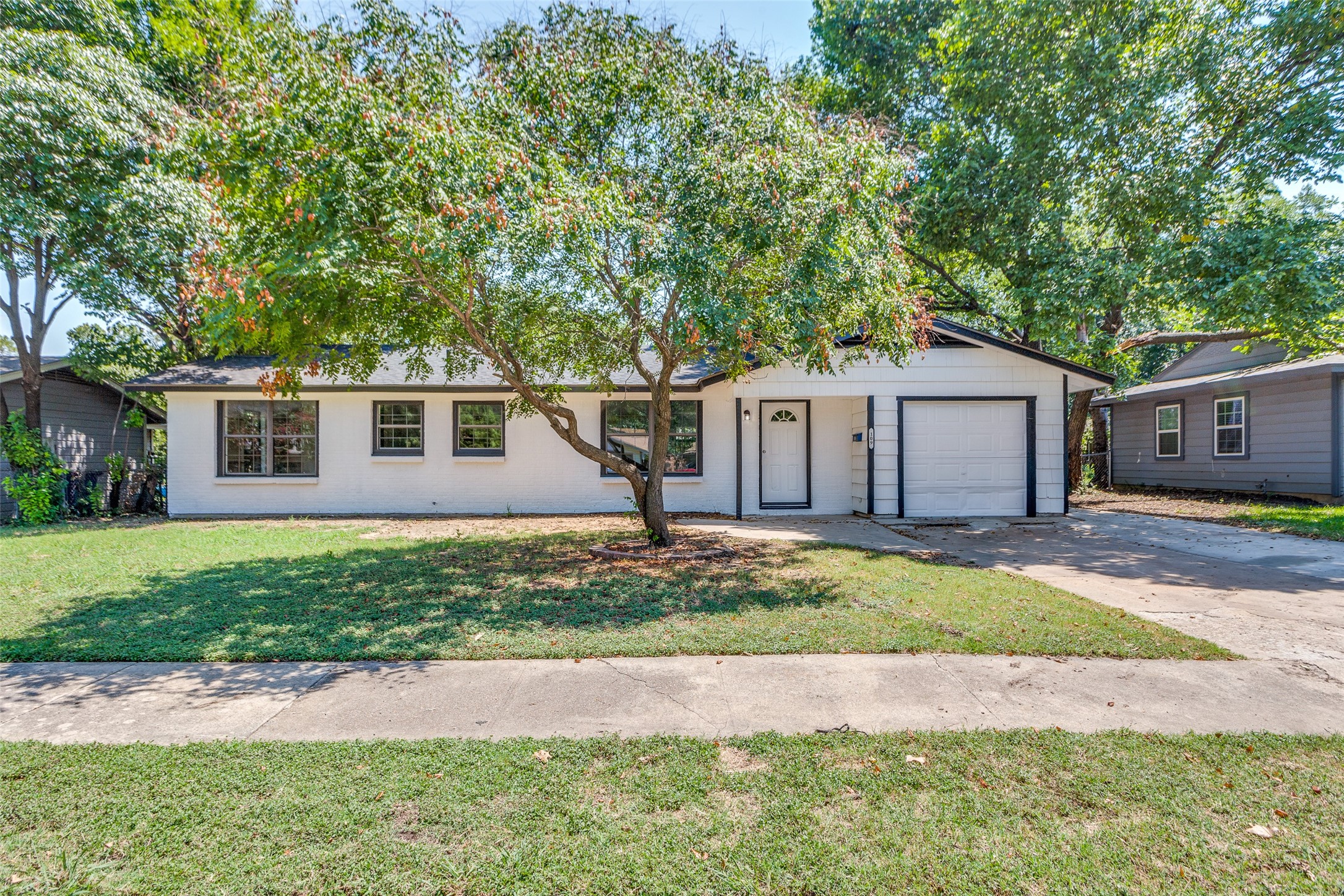 109 SW Moody Street Burleson TX 76028