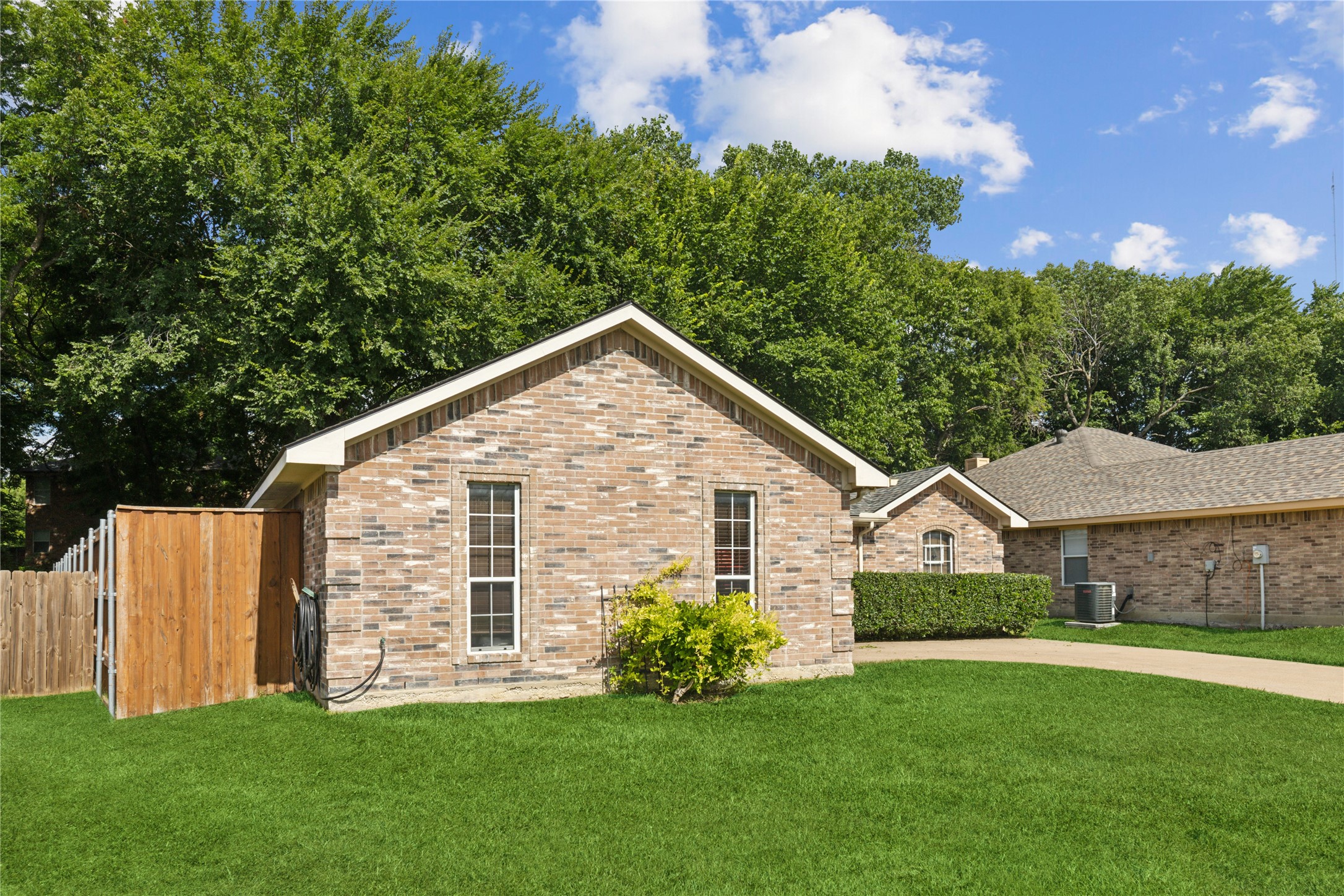 933 Pecan Trail Cedar Hill TX 75104