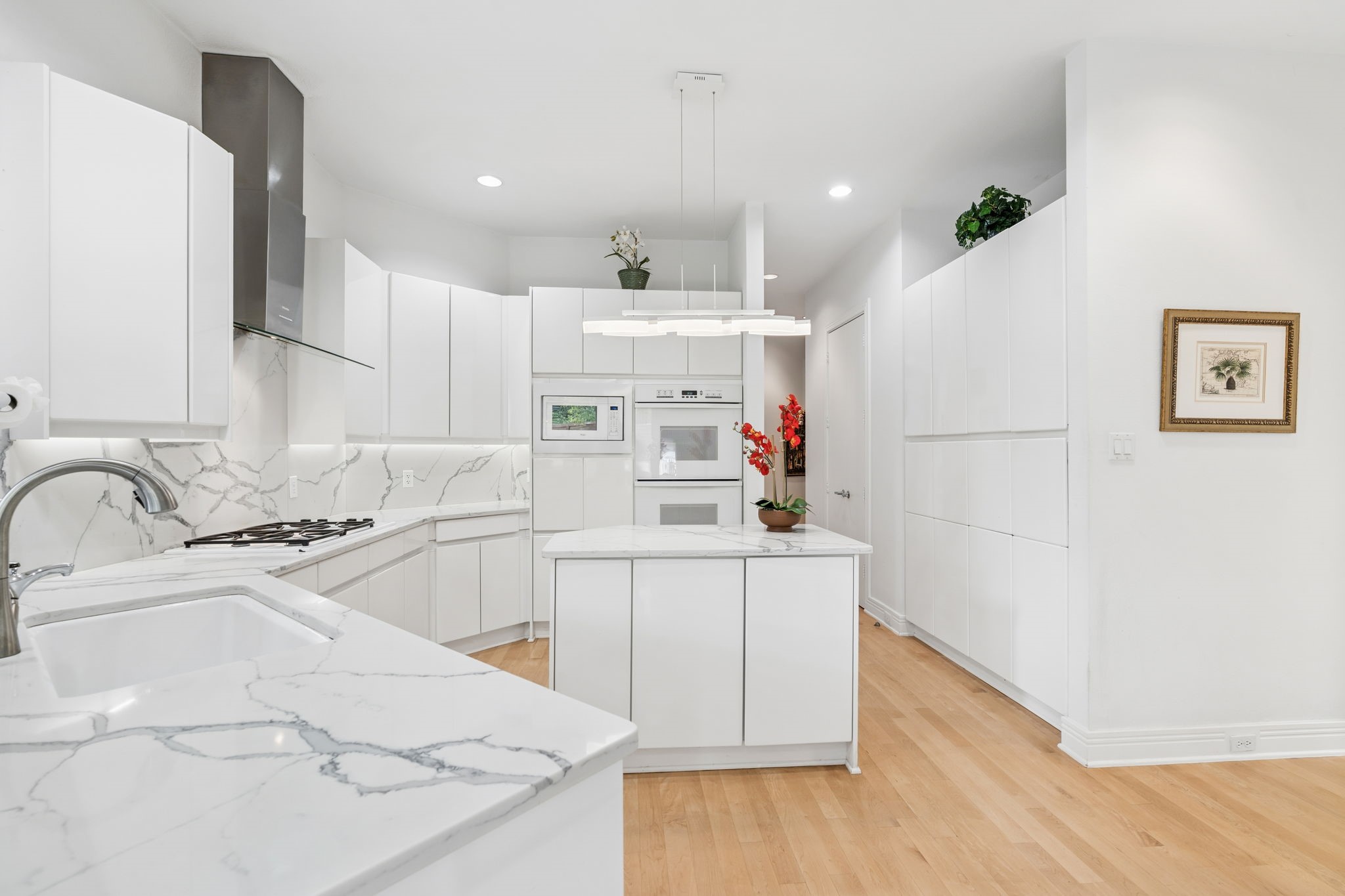 18736 Wainsborough Lane Dallas TX 75287