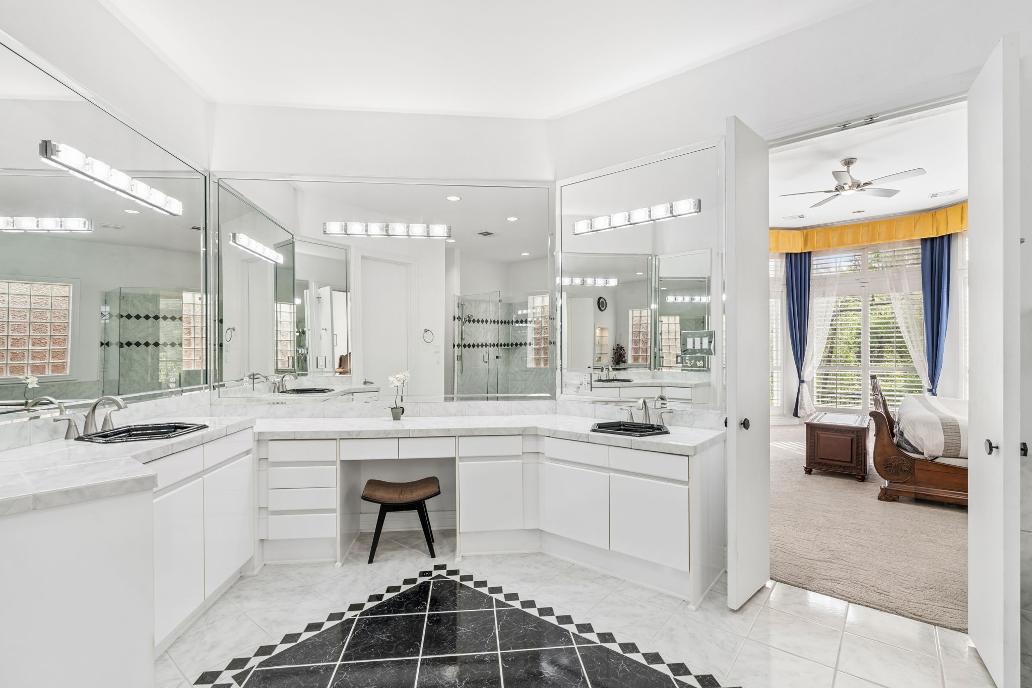 18736 Wainsborough Lane Dallas TX 75287