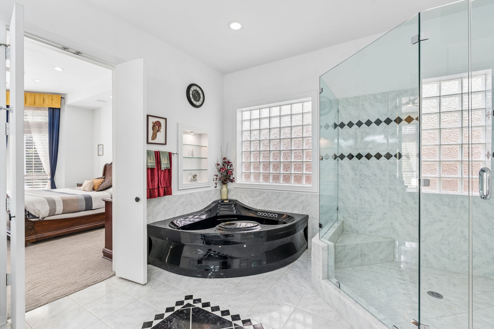 18736 Wainsborough Lane Dallas TX 75287