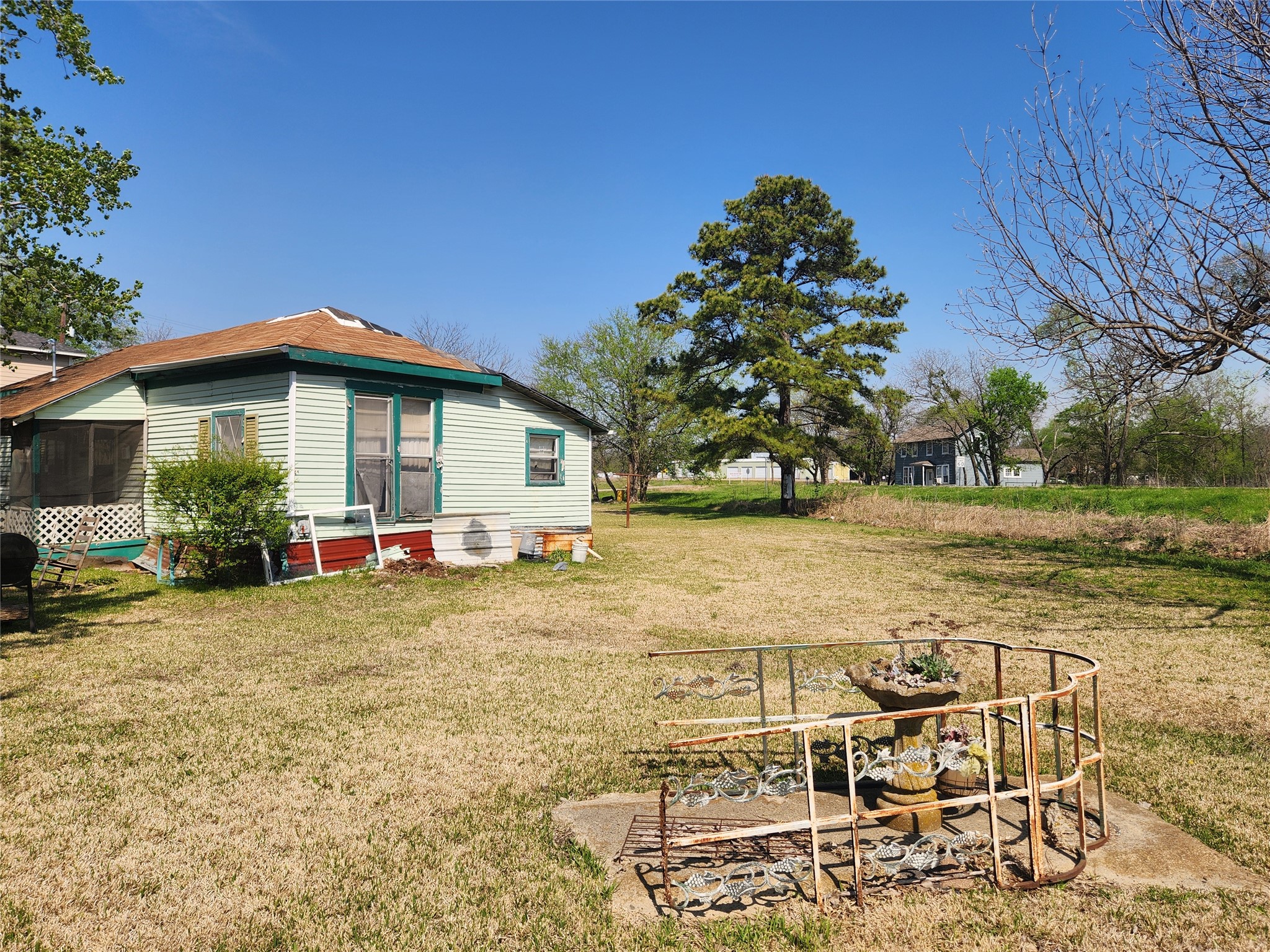 408 E Main Street Wolfe City TX 75496