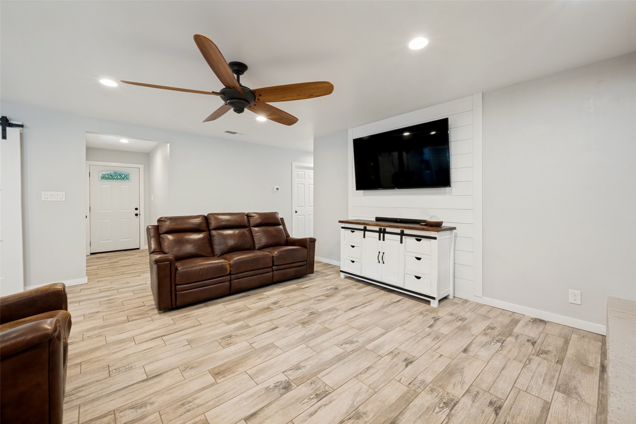 812 Ridgeway Road Joshua TX 76058