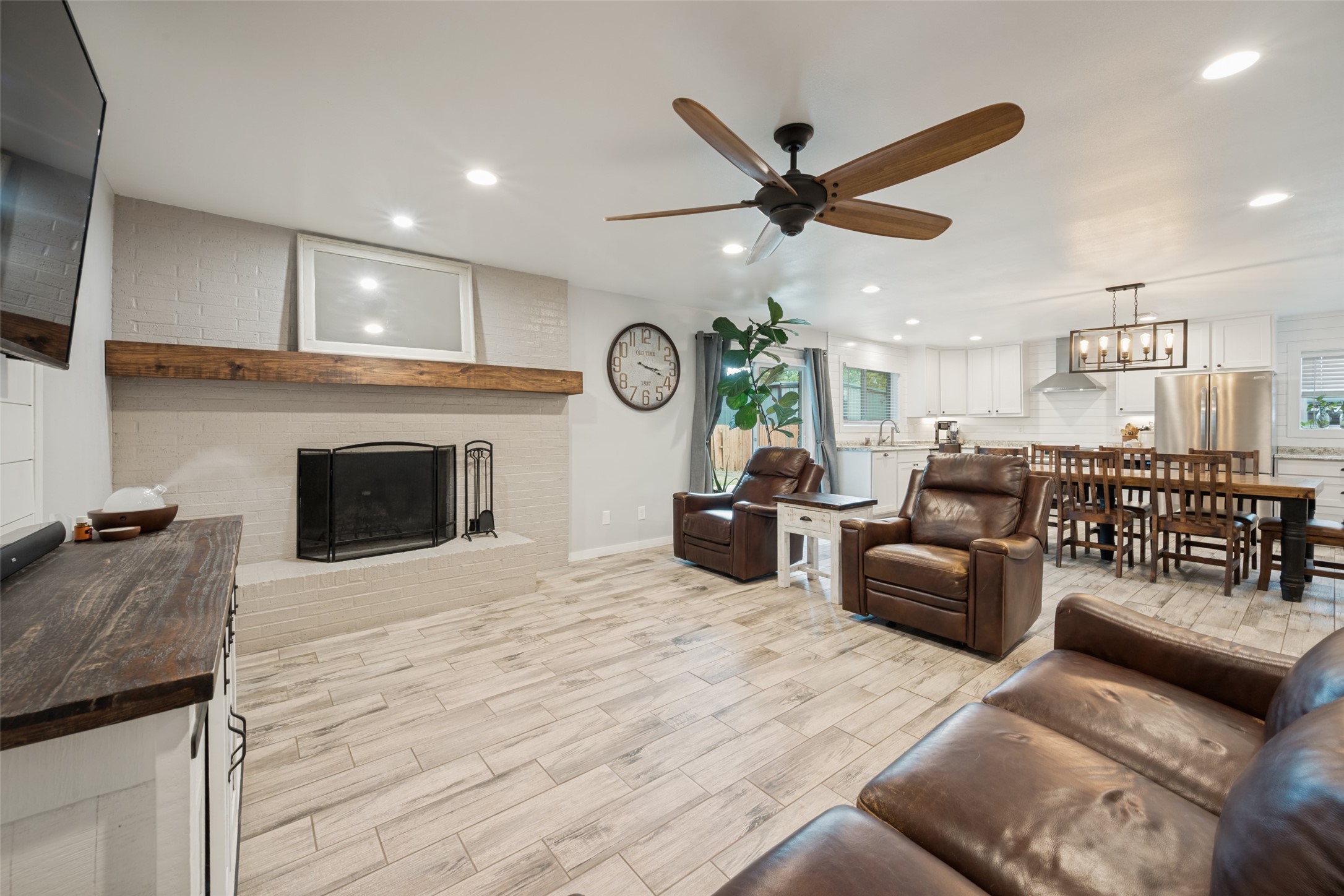 812 Ridgeway Road Joshua TX 76058