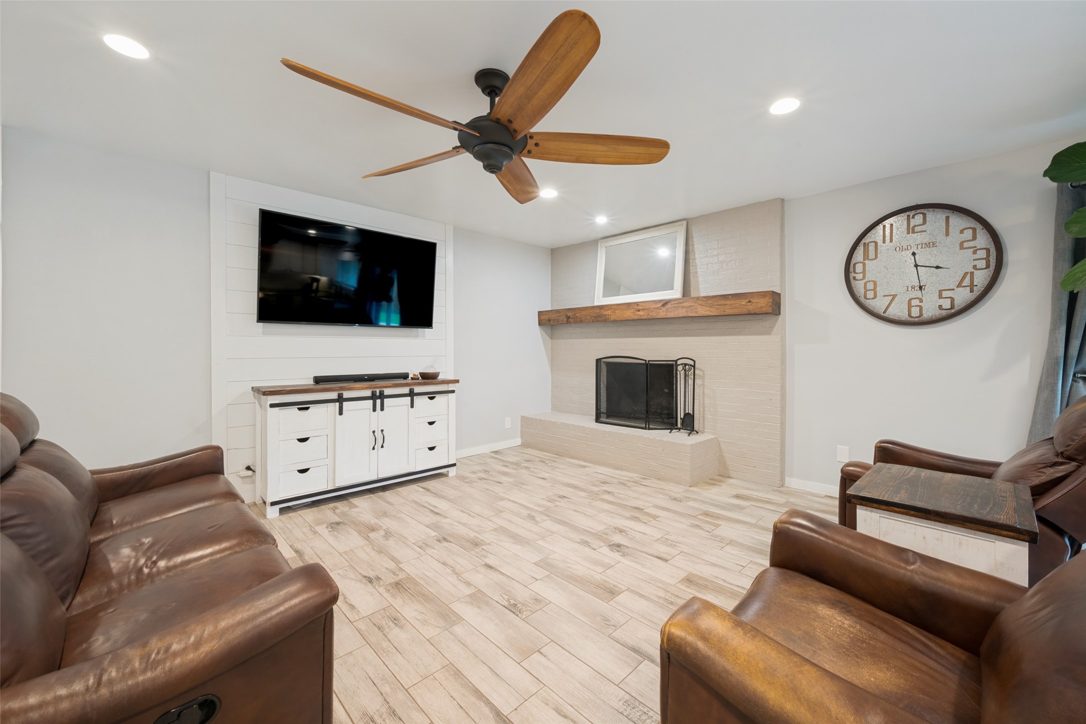 812 Ridgeway Road Joshua TX 76058