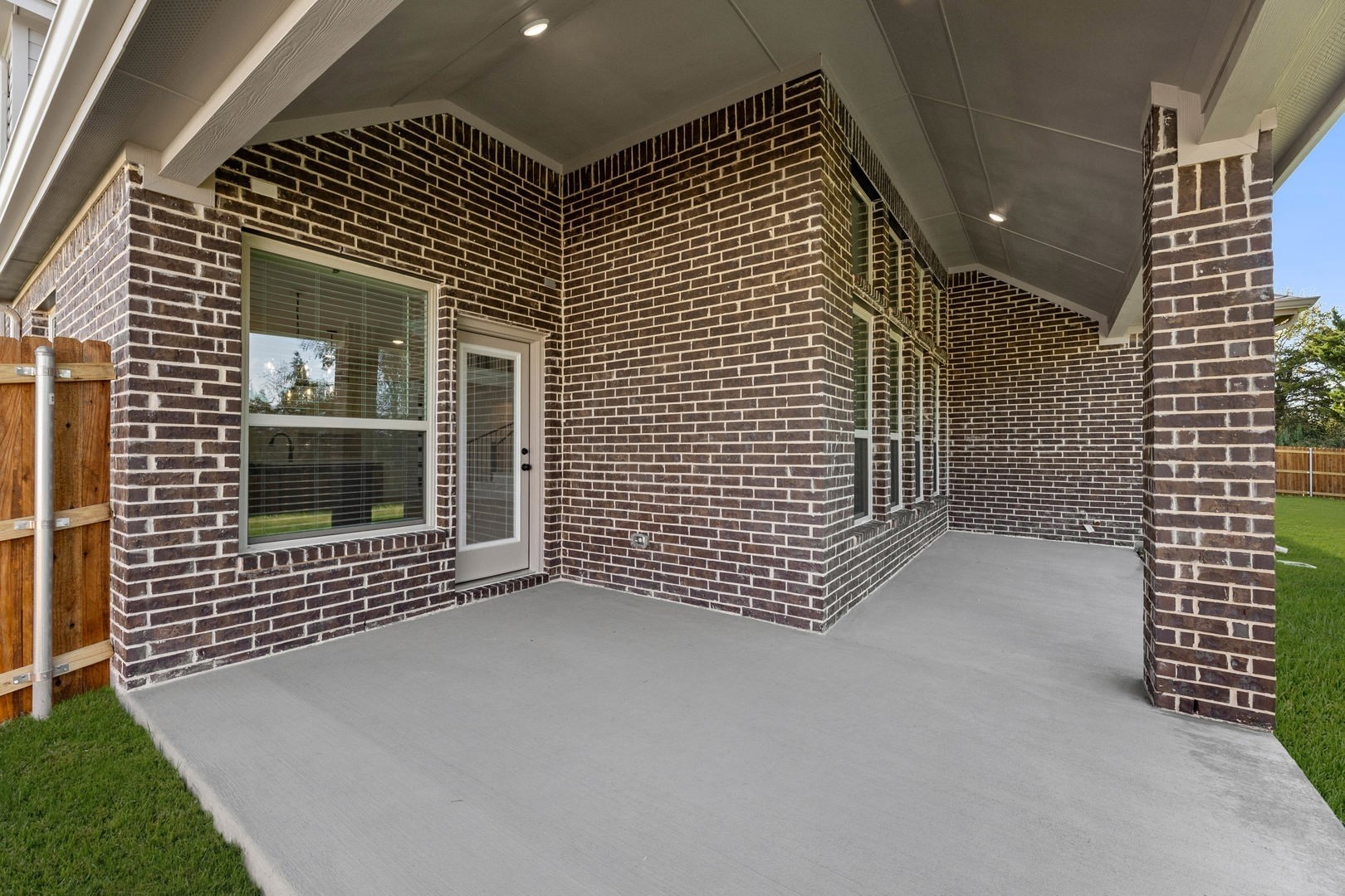 721 S Hidden Lakes Drive Desoto TX 75115