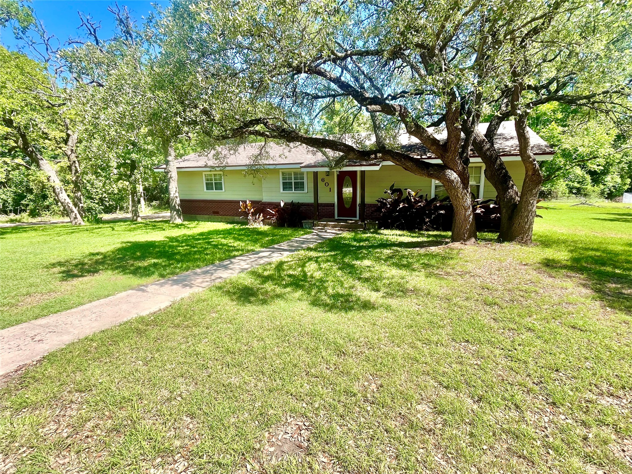 601 Navajo Trail Hamilton TX 76531