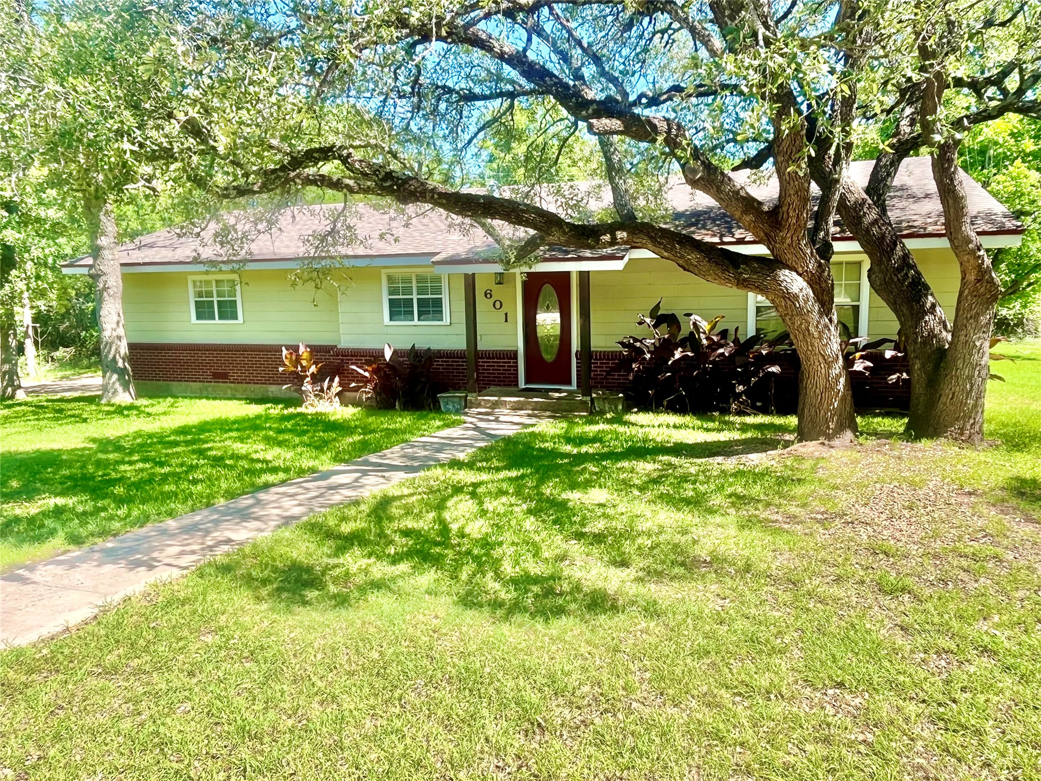 601 Navajo Trail Hamilton TX 76531