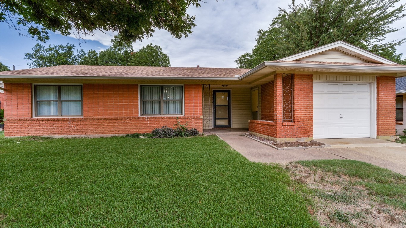 1710 Glen Key Street Grand Prairie TX 75051