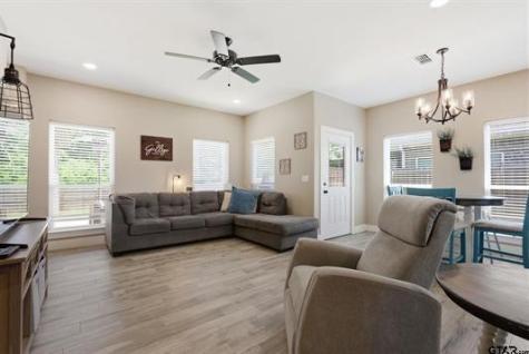 17018 Crossing Circle Lindale TX 75771