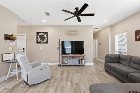 17018 Crossing Circle Lindale TX 75771