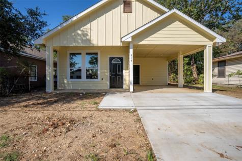 815 N Robinson Street Cleburne TX 76031