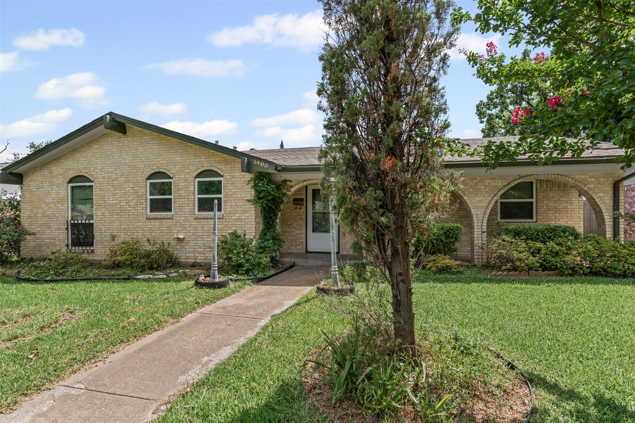 1405 Park East Drive Garland TX 75043