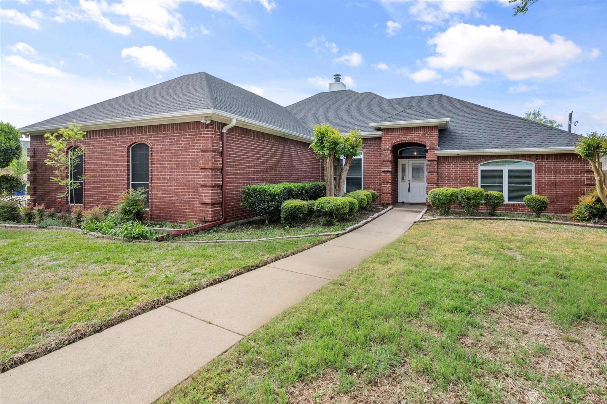 1020 Shady Oak Trail Mansfield TX 76063