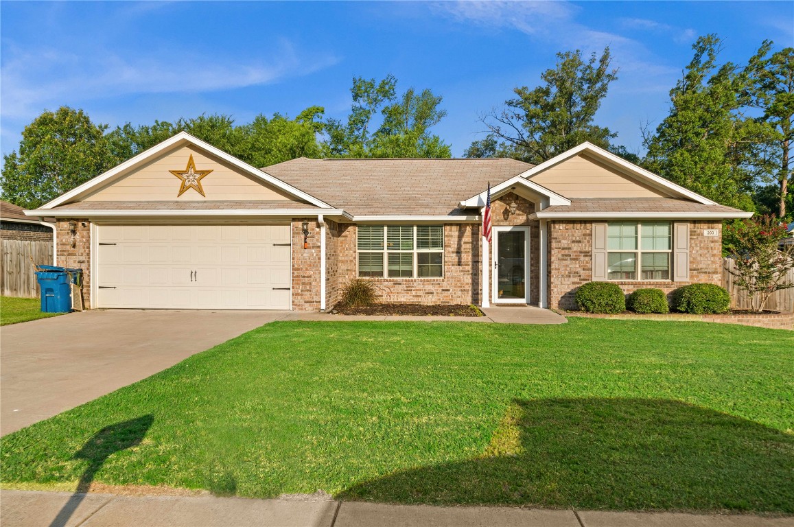 203 Mission Crest Circle Lindale TX 75771
