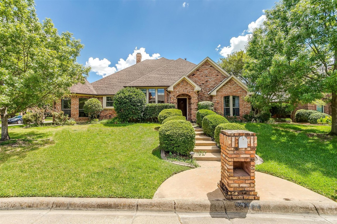 2700 Pomponessett Drive Arlington TX 76001