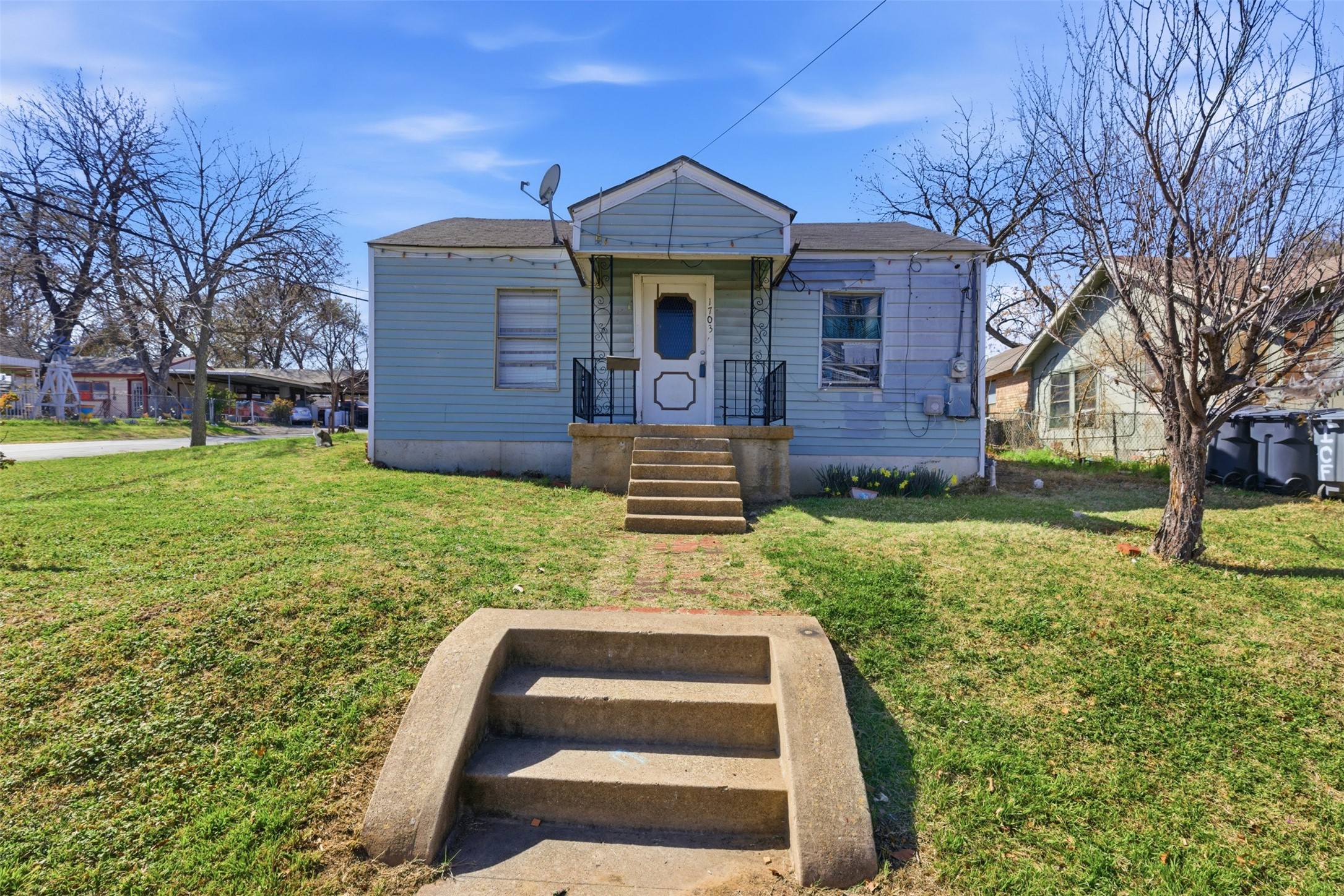 1703 Navaro Street Dallas TX 75208