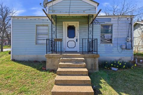 1703 Navaro Street Dallas TX 75208