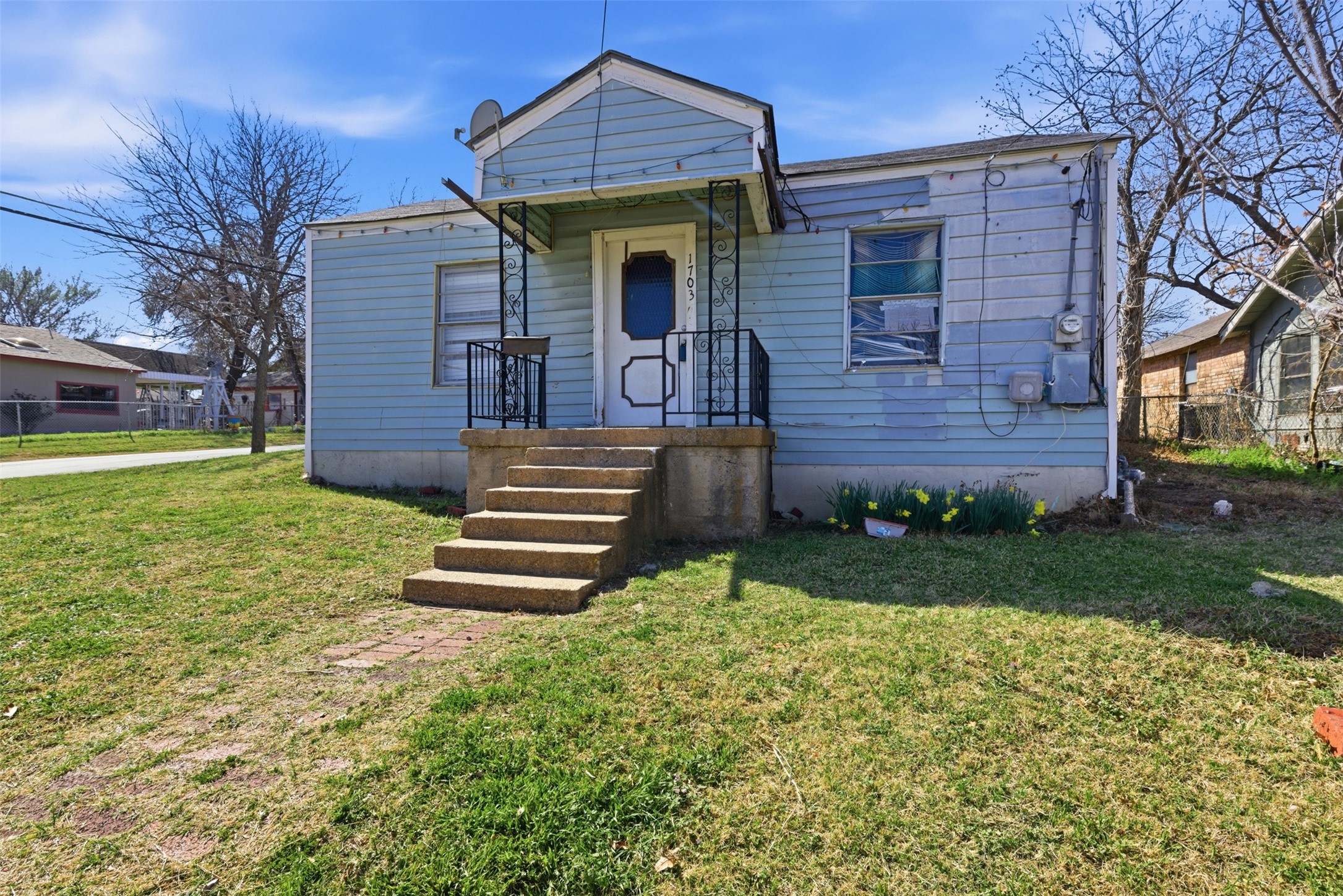 1703 Navaro Street Dallas TX 75208