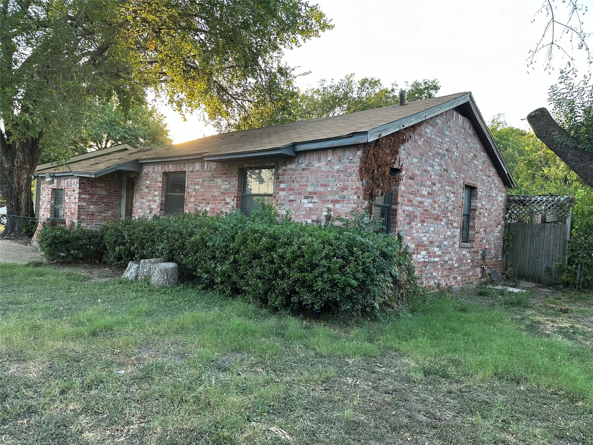 1818 Willow Street Grand Prairie TX 75050