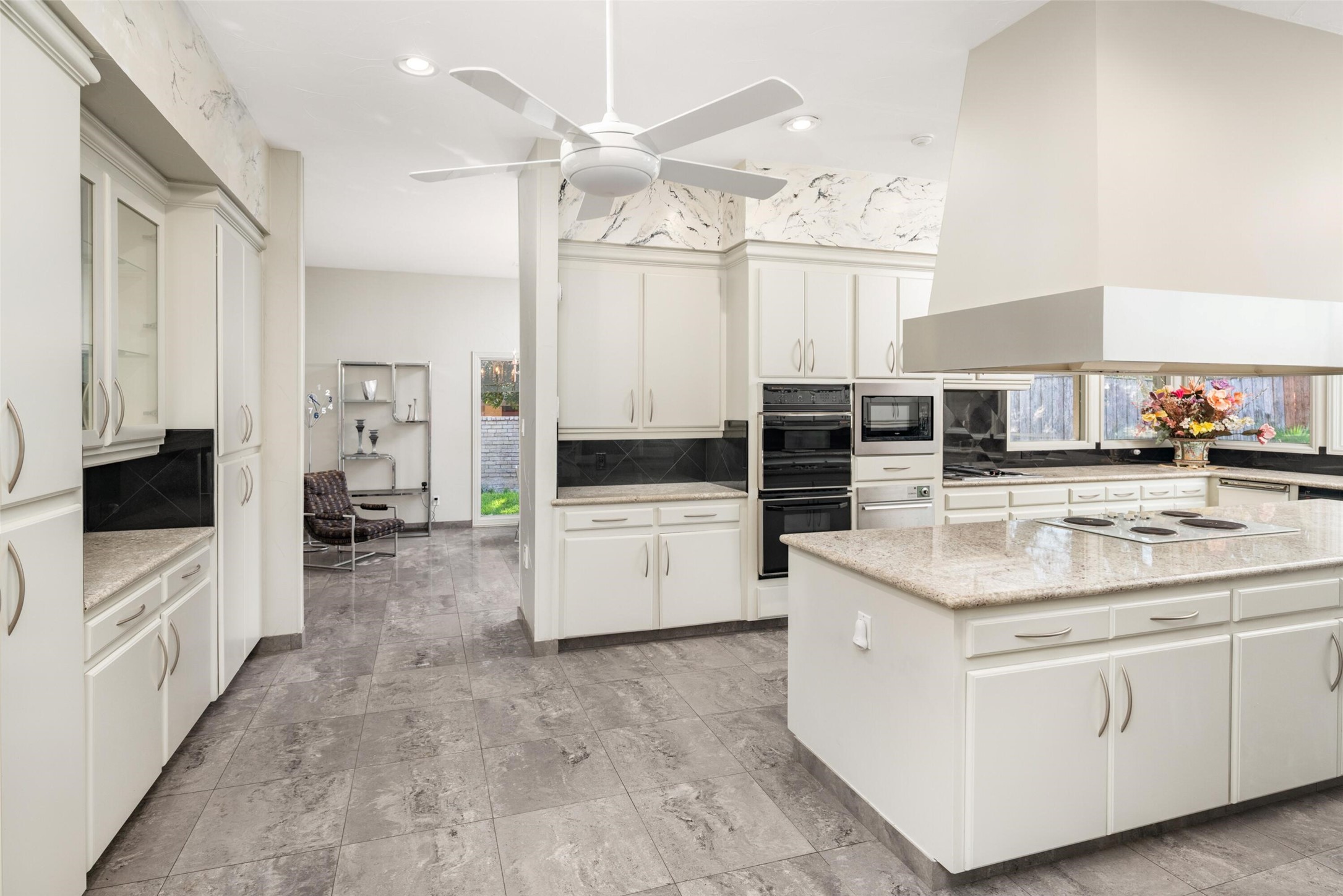 5045 Lakehill Court Dallas TX 75220