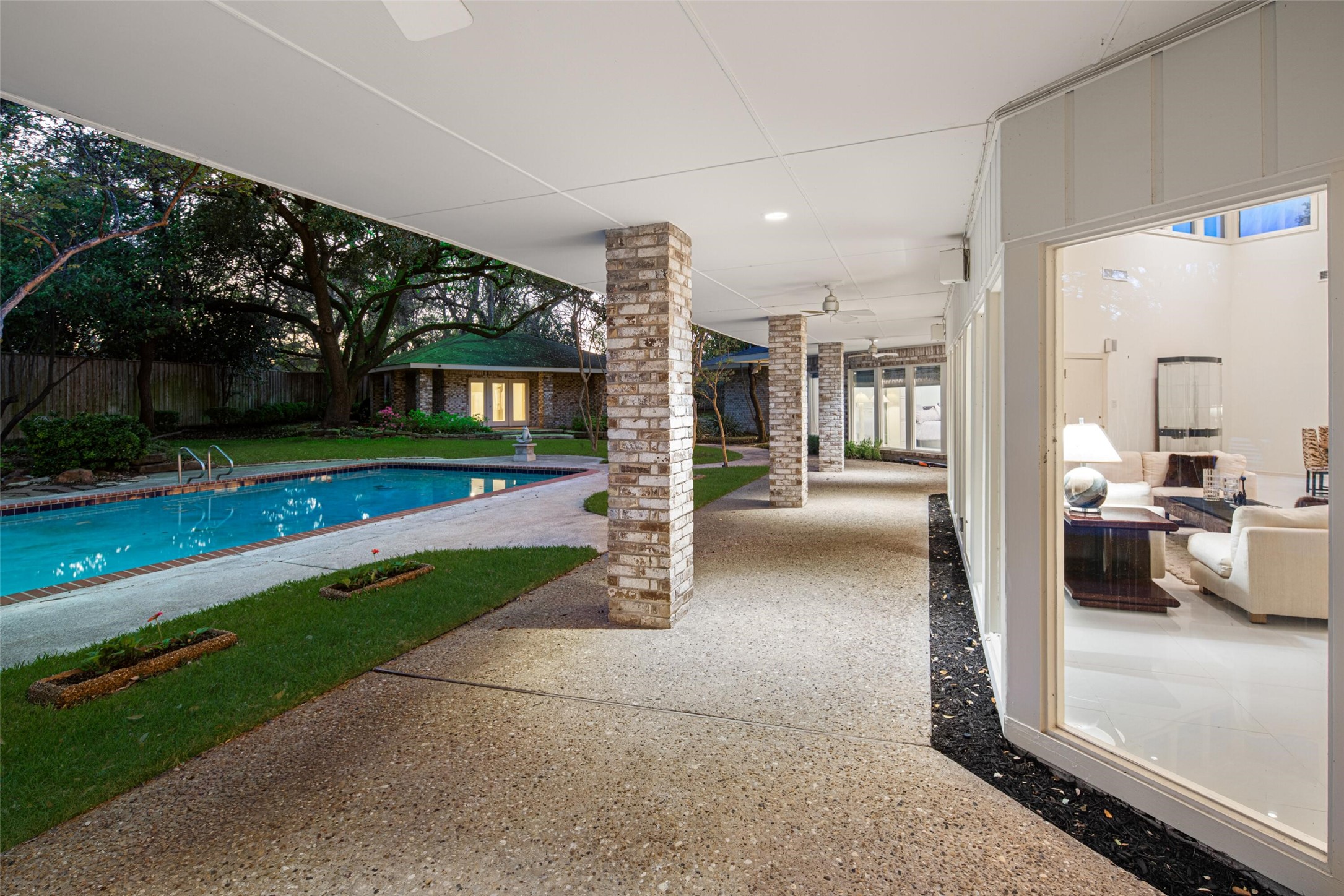 5045 Lakehill Court Dallas TX 75220