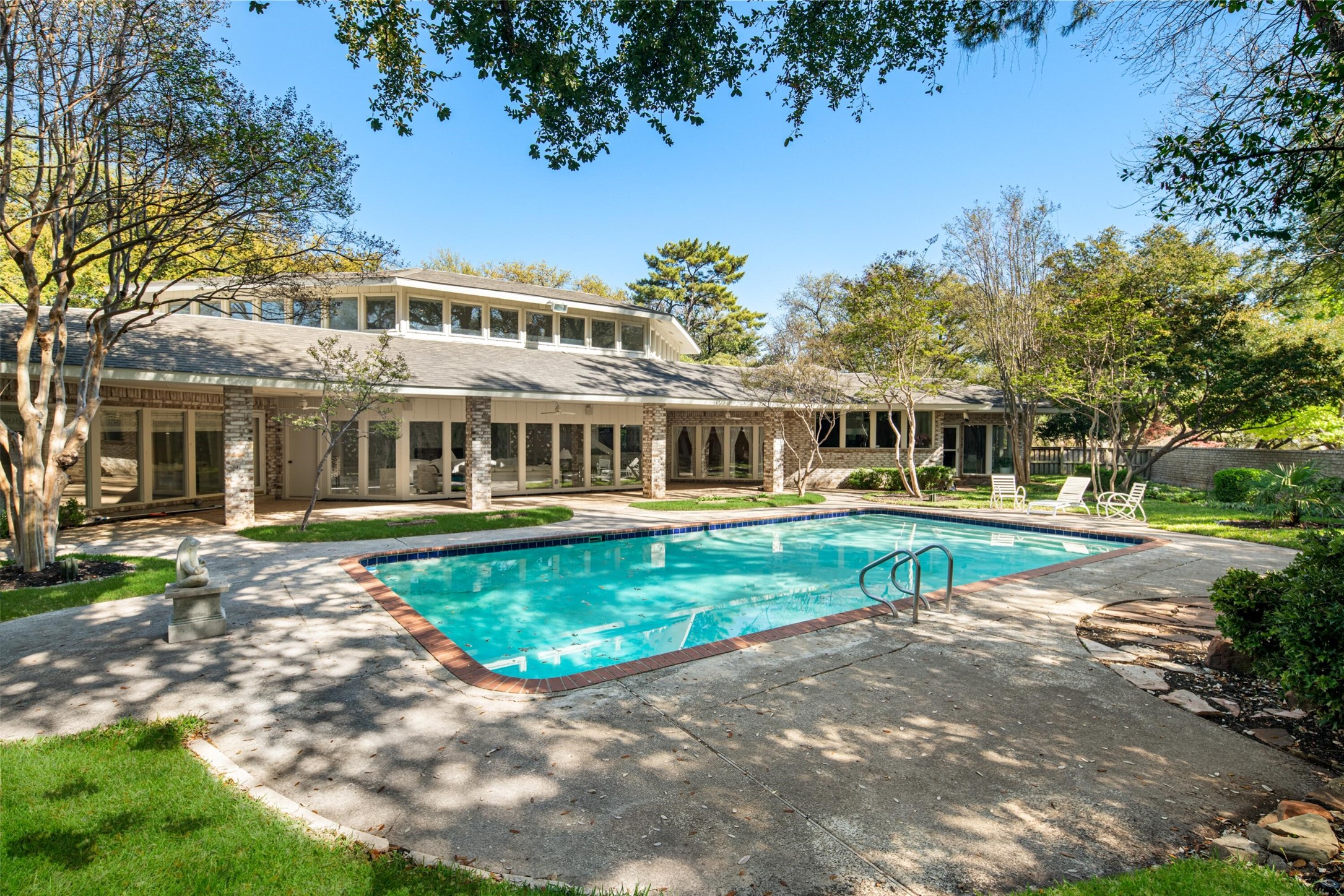 5045 Lakehill Court Dallas TX 75220